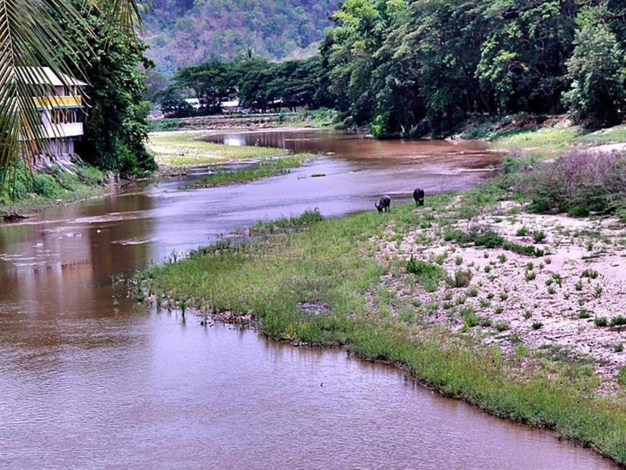 River Bank Resort Mae Sariang Eksteriør bilde